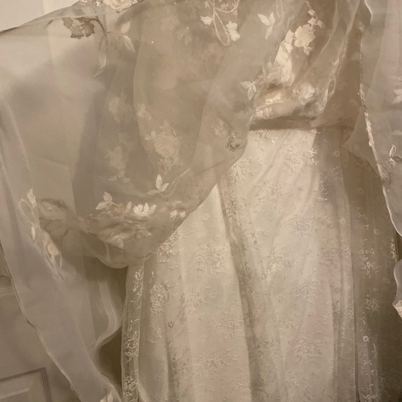 Oleg Cassini Organza Wedding Dress - Picture 7 of 8